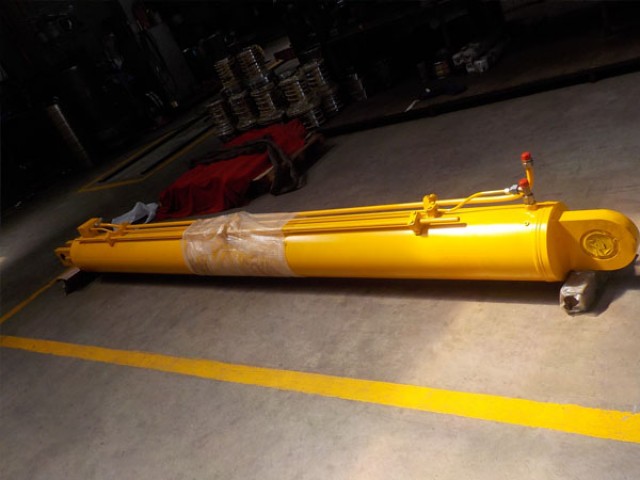 卸料機桁架油壓缸