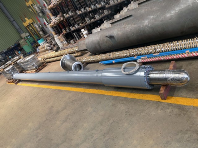 Electrode adjusting hydraulic cylinder for electric furnace