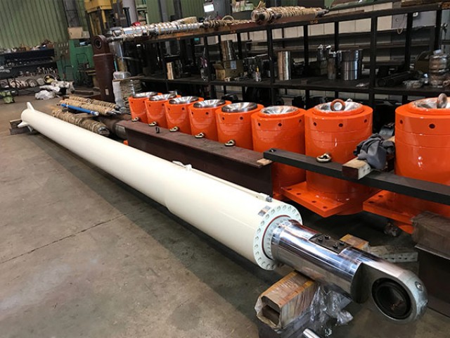 Electrode lifting Hydraulic cylinder