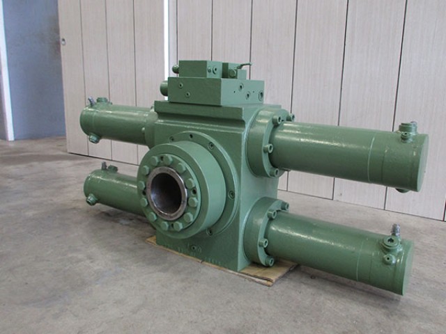 Rotating cylinder for steel slotting and turning table