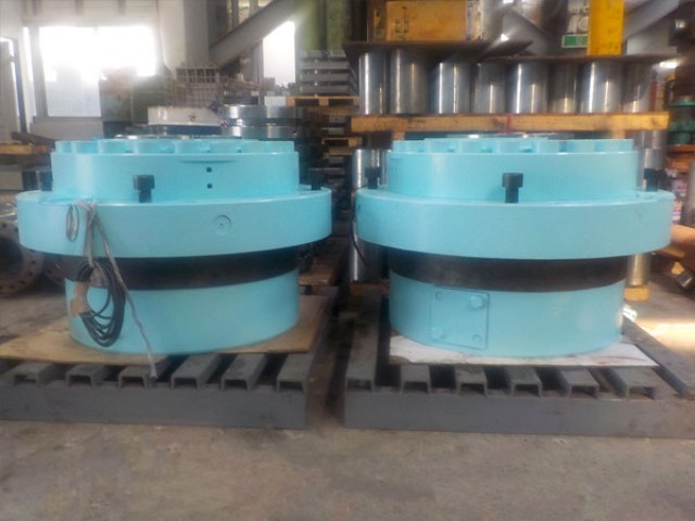 板厚みの自動制御サーボ油圧シリンダ