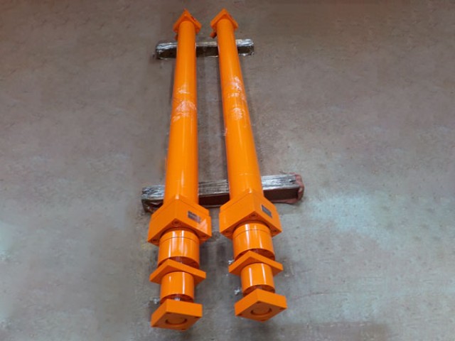 Simultaneous multi-section hydraulic cylinder