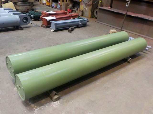 Piston type accumulator