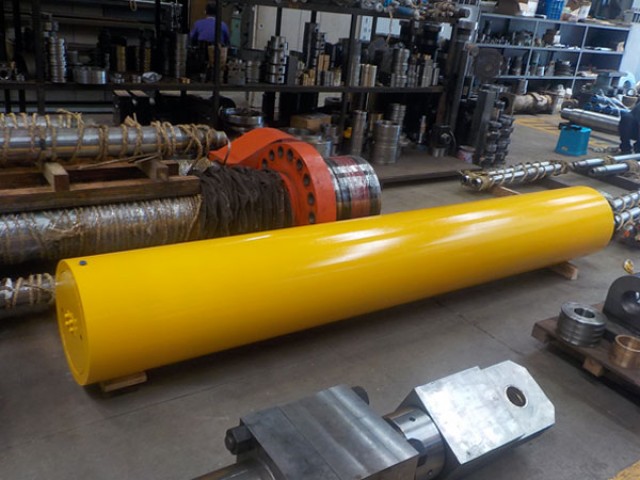 Piston type accumulator