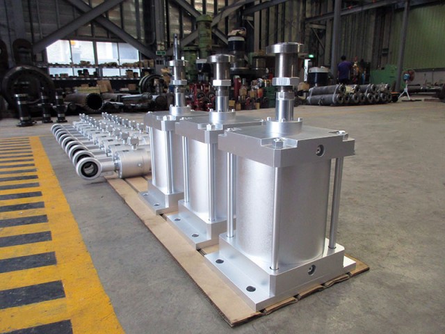 Pneumatic cylinder