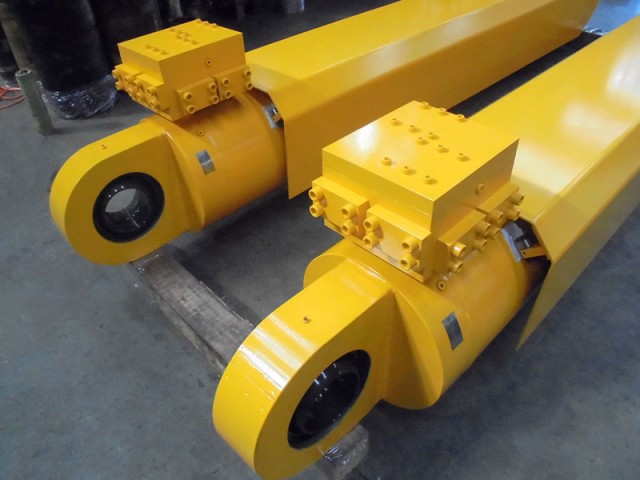 KAMAG爐渣車大臂油壓缸