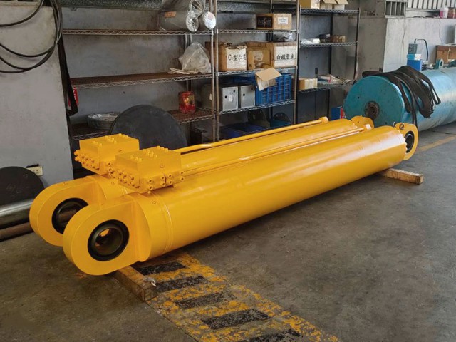 KAMAG爐渣車大臂油壓缸