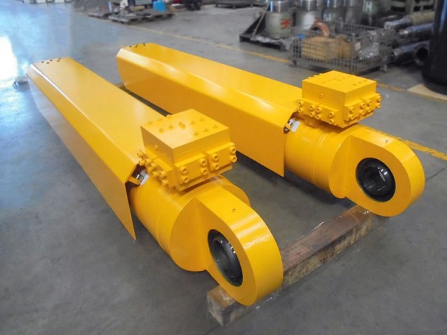 KAMAG爐渣車大臂油壓缸