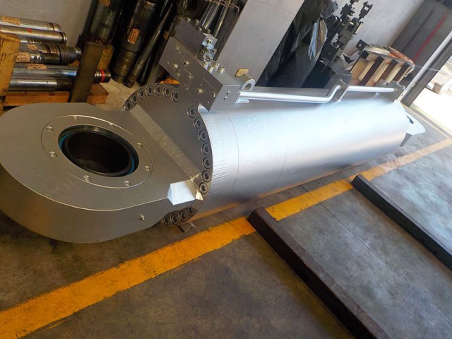 電爐加熱鐵水傾爐油壓缸