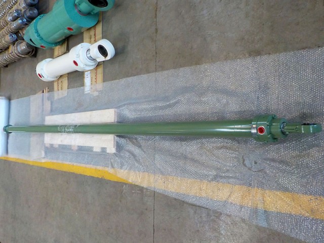 炉補機BOOM油圧シリンダ