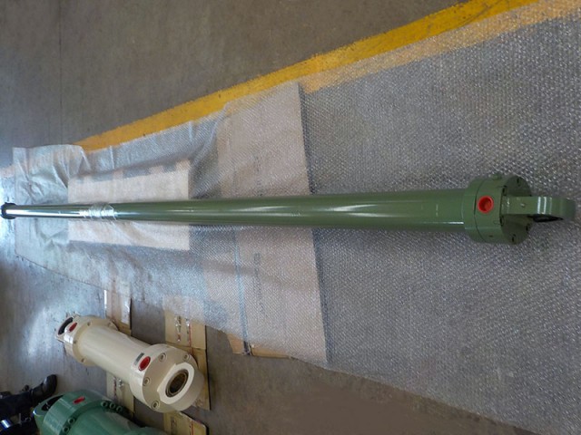 炉補機BOOM油圧シリンダ