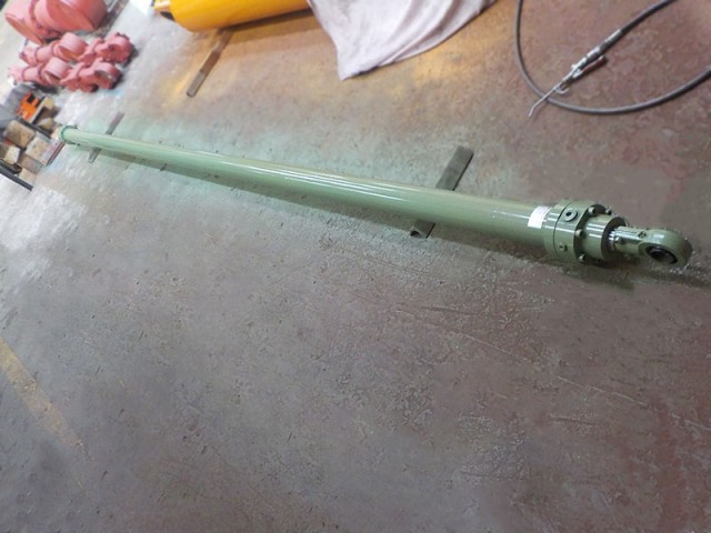 炉補機BOOM油圧シリンダ