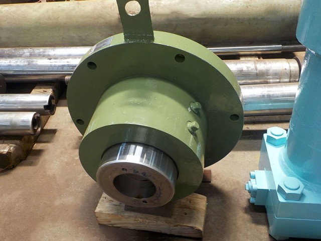 鋸片夾緊油壓缸