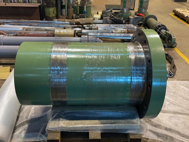 製管水圧機東側主油圧シリンダ