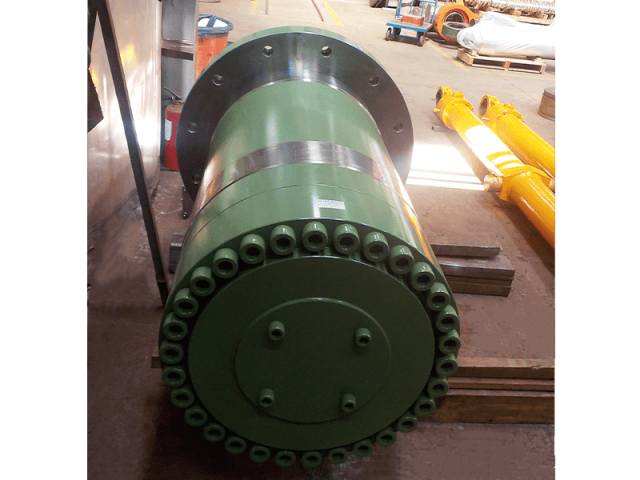 製管水圧機東側主油圧シリンダ