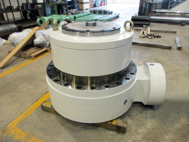 800 トン親子シリンダ