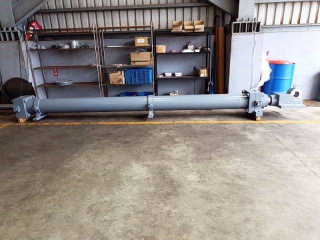 Knife Change Cylinder