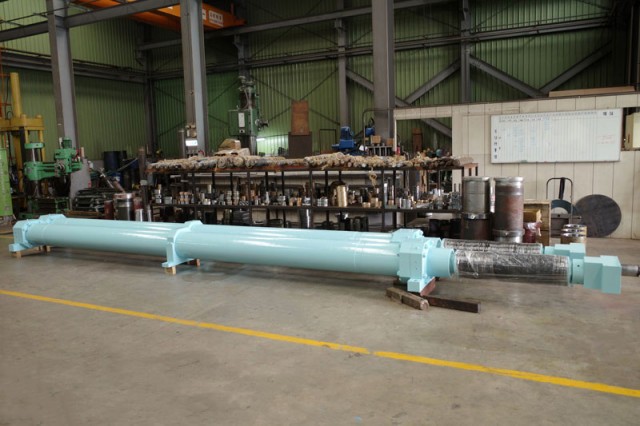 バックアップロール台車Sled Traverse油圧シリンダ