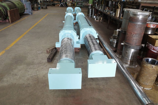 バックアップロール台車Sled Traverse油圧シリンダ