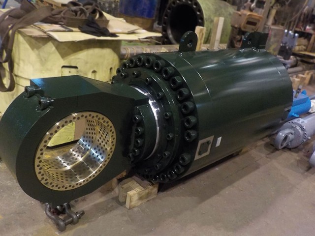 型大鋼胚轉台Ladle升降油壓缸