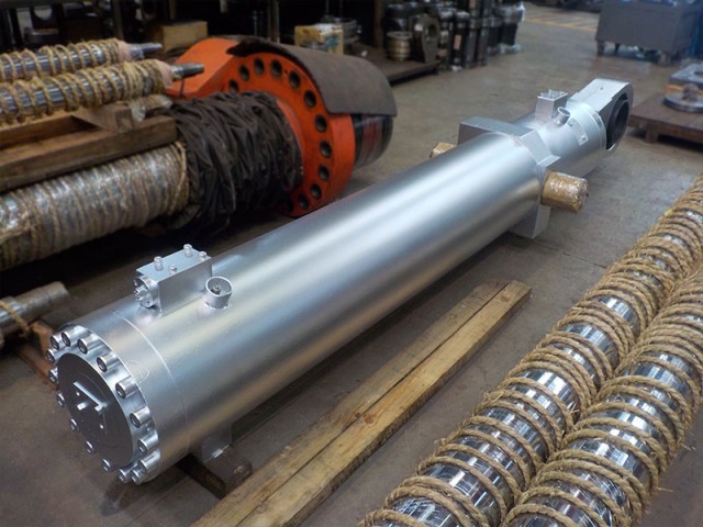 堵泥機旋入油壓缸