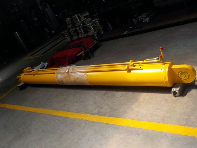 卸料機桁架油壓缸