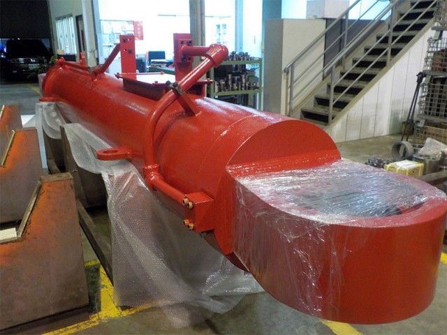 CSU BOOM LUFFING油壓缸-CA500/250x3660