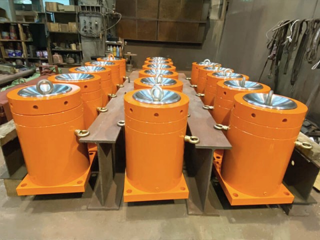 260トンジャッキ