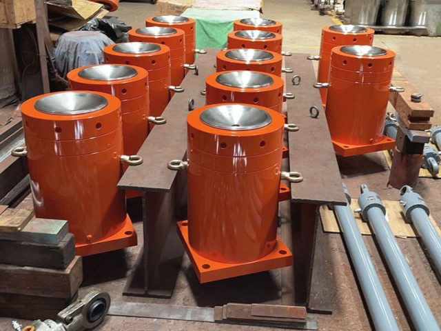 260トンジャッキ