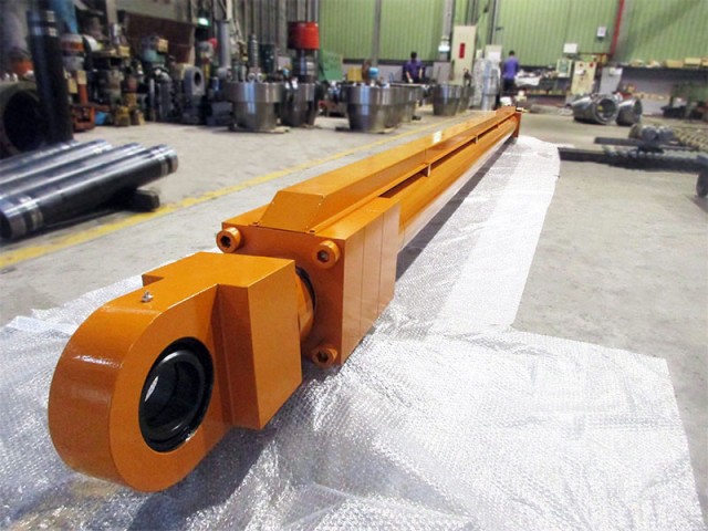 EAF電極昇降油圧シリンダ