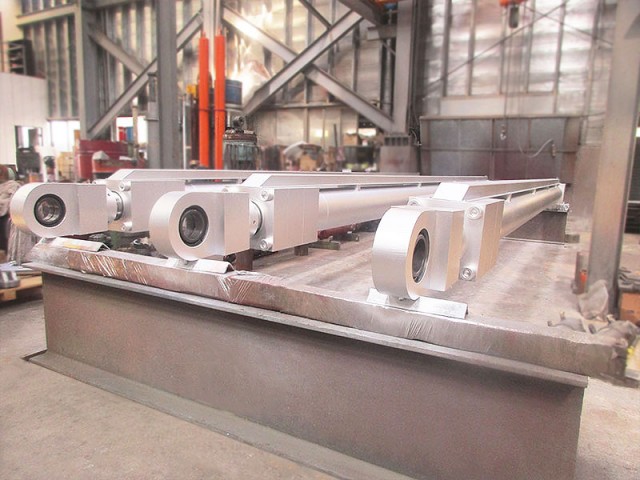 電極昇降油圧シリンダ