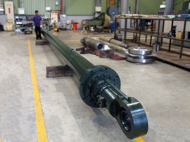 電気炉MAST昇降油圧シリンダ