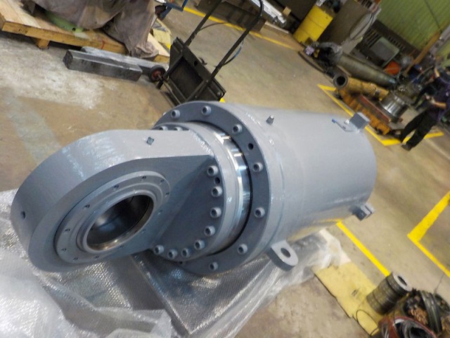 LD TURRET ARM油壓缸