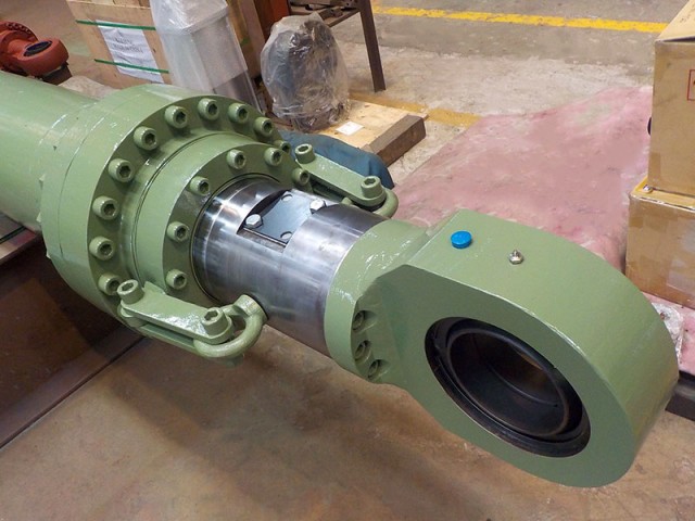 電爐電極升降油壓缸