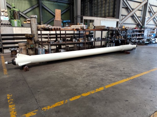 電極升降用油壓缸