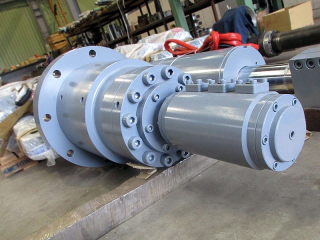 連續塗覆線捲取機旋轉油壓缸