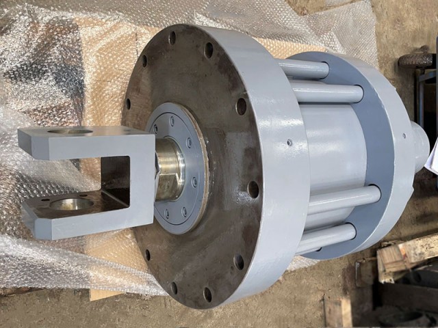 巻取機回転油圧シリンダ