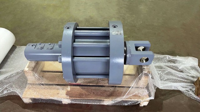 巻取機回転油圧シリンダ