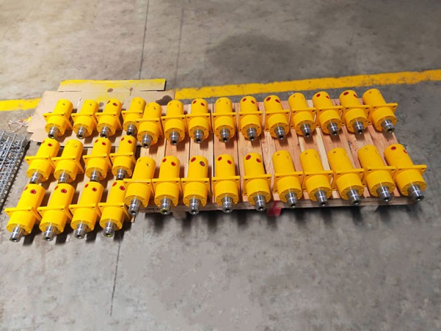 球化基座轉角油壓缸