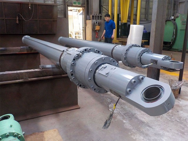 鋼乗せバケット精錬炉電極炭素棒油圧シリンダ