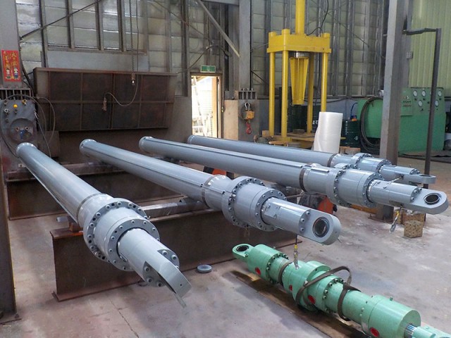 精煉爐電極碳棒油壓缸