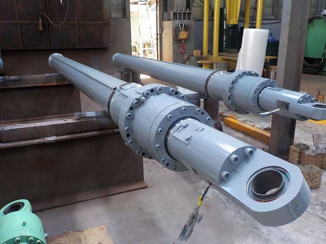 精煉爐電極碳棒油壓缸