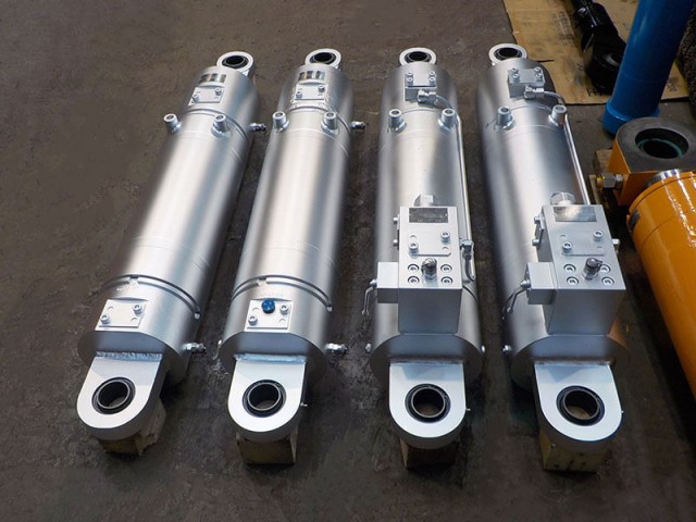 爐門推渣舉升油壓缸