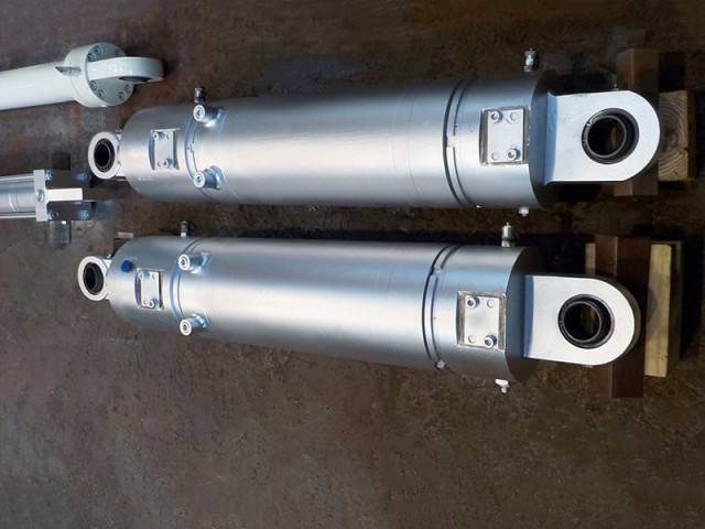 爐門推渣舉升油壓缸