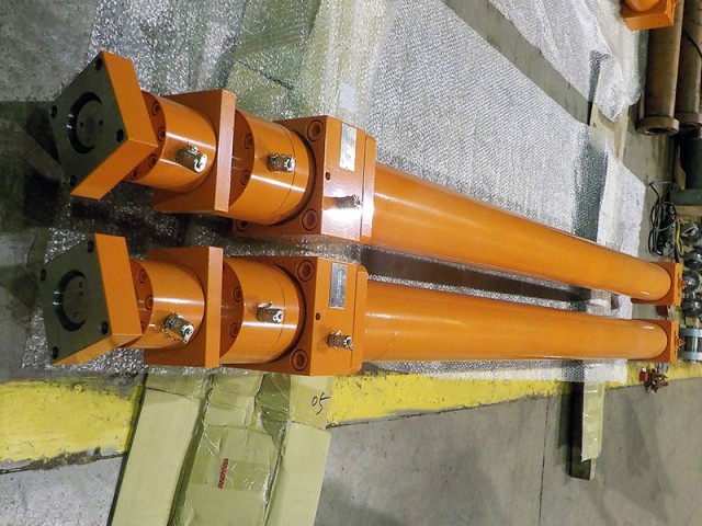 爐修車同步多節油壓缸