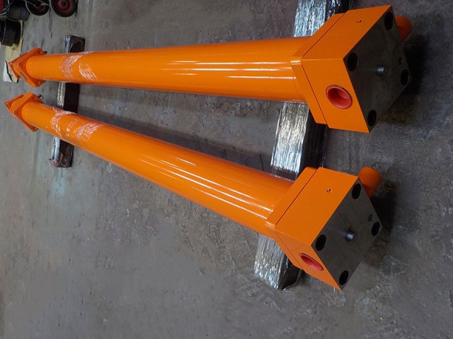 爐修車同步多節油壓缸