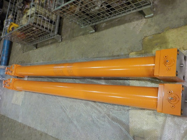 爐修車同步多節油壓缸