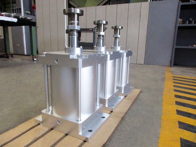 耐熱特殊形空壓缸