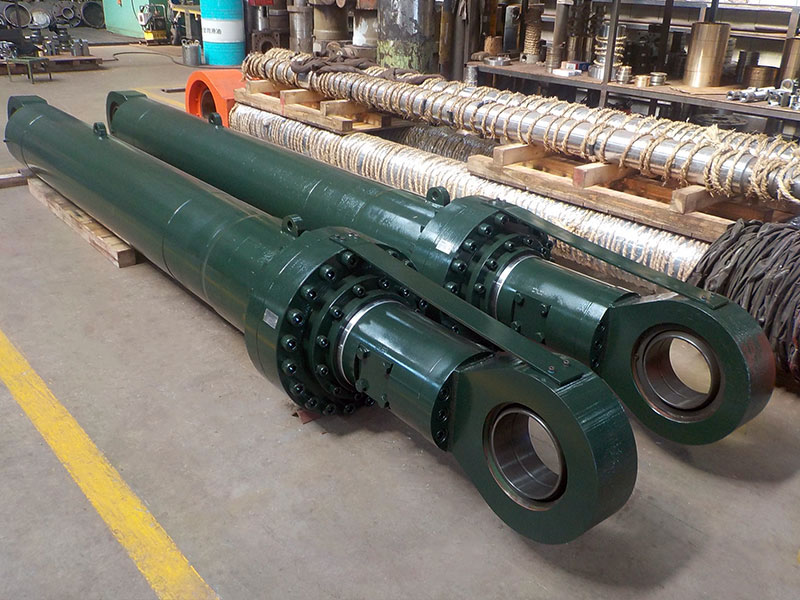 Tilting hydraulic cylinder for electric furnace