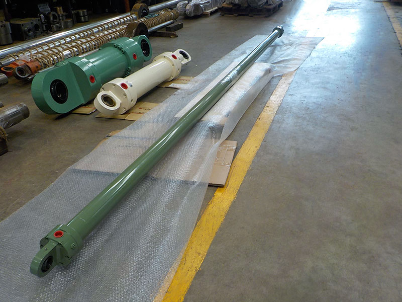 BOOM hydraulic cylinder for furnace replacement machine